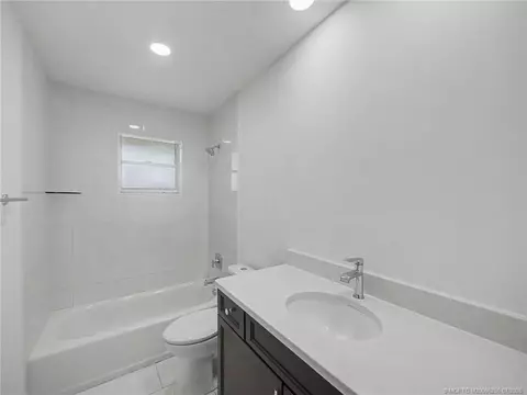 Bath - 22 Banyan Rd, Stuart, FL 34996 photo 5 of 6