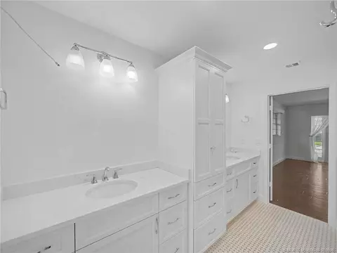 Bath - 22 Banyan Rd, Stuart, FL 34996 photo 4 of 6