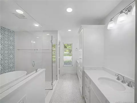 Bath - 22 Banyan Rd, Stuart, FL 34996 photo 2 of 6