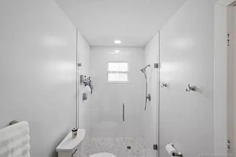 Bath - 6703 SE Raintree Ave, Stuart, FL 34997 photo 2 of 4