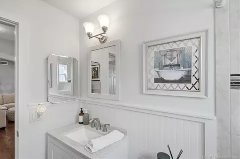 Bath - 6703 SE Raintree Ave, Stuart, FL 34997 photo 4 of 4