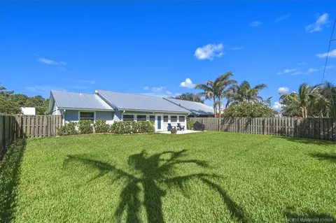 Exterior - 6703 SE Raintree Ave, Stuart, FL 34997 photo 4 of 4
