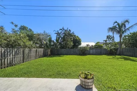 Exterior - 6703 SE Raintree Ave, Stuart, FL 34997 photo 2 of 4