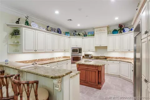 Kitchen - 952 SE Willoughby Trce, Stuart, FL 34997 photo 2 of 4