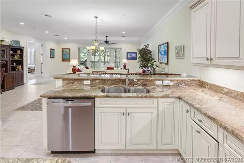 Kitchen - 952 SE Willoughby Trce, Stuart, FL 34997 photo 3 of 4
