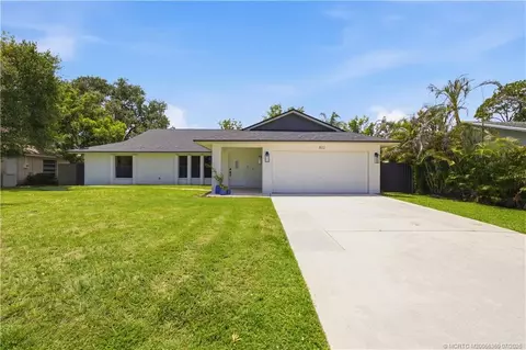 822 SE Cavern Ave, Port Saint Lucie, FL 34983