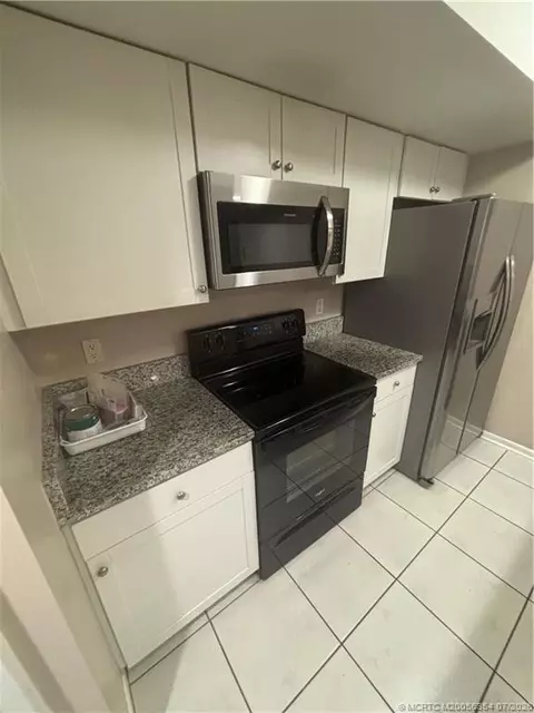 Kitchen - 702 NW Fork Rd, Stuart, FL 34994 photo 2 of 4