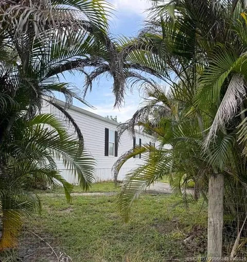 8423 SE Sandy Ln, Hobe Sound, FL 33455