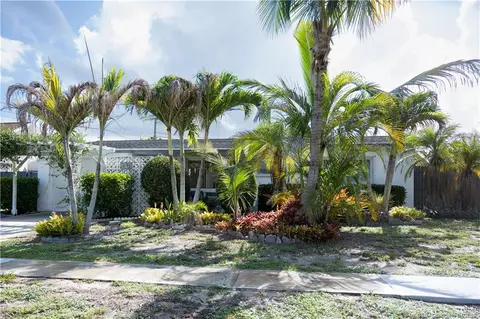 8695 SE Janice Dr, Hobe Sound, FL 33455