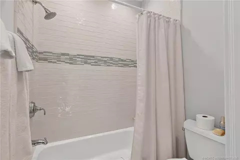Bath - 6943 SE Harbor Cir, Stuart, FL 34996 photo 5 of 5