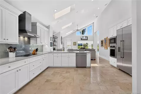 Kitchen - 6943 SE Harbor Cir, Stuart, FL 34996 photo 4 of 5