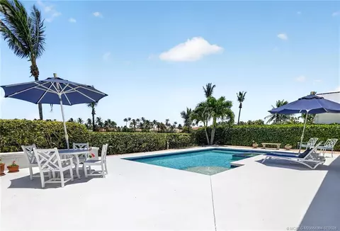 Exterior - 6943 SE Harbor Cir, Stuart, FL 34996 photo 4 of 10