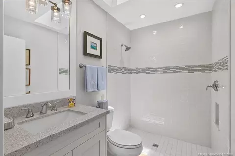Bath - 6943 SE Harbor Cir, Stuart, FL 34996 photo 1 of 5