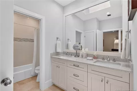 Bath - 6943 SE Harbor Cir, Stuart, FL 34996 photo 4 of 5