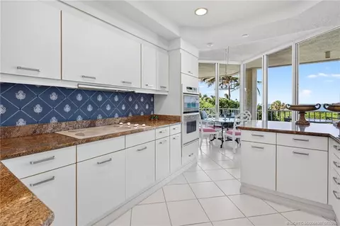 Kitchen - 2920 SE Dune Dr #210, Stuart, FL 34996 photo 2 of 5