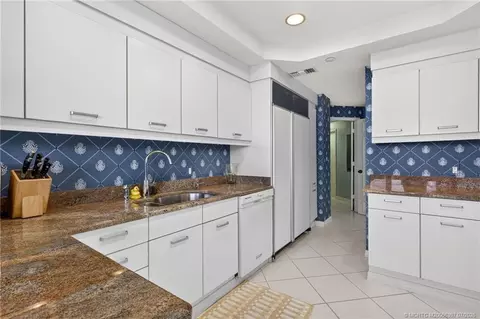 Kitchen - 2920 SE Dune Dr #210, Stuart, FL 34996 photo 4 of 5