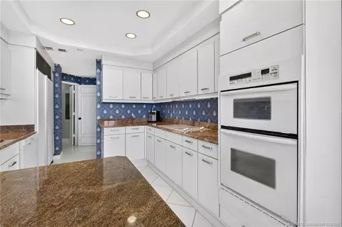 Kitchen - 2920 SE Dune Dr #210, Stuart, FL 34996 photo 5 of 5