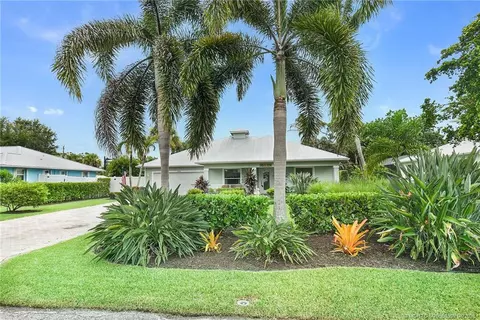 Exterior - 4586 SE Manatee Ter, Stuart, FL 34997 photo 4 of 17
