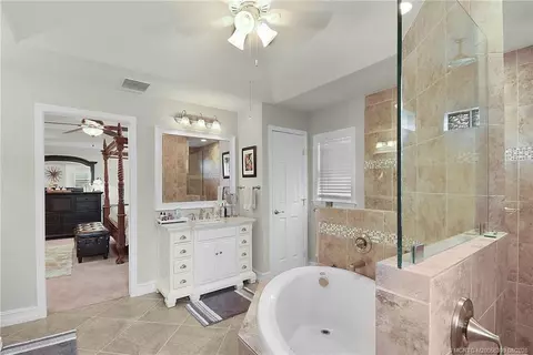 Bath - 4586 SE Manatee Ter, Stuart, FL 34997 photo 4 of 5