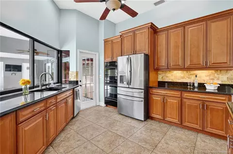Kitchen - 672 SE Pin Oak Ter, Stuart, FL 34997 photo 4 of 7