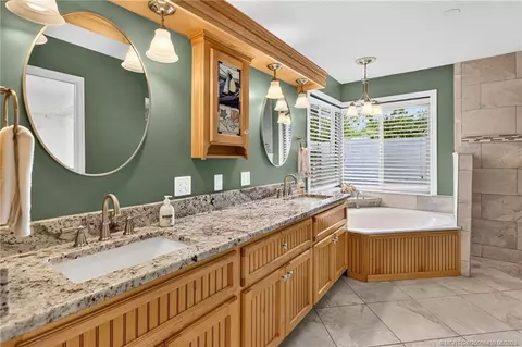 Bath - 672 SE Pin Oak Ter, Stuart, FL 34997 photo 2 of 7