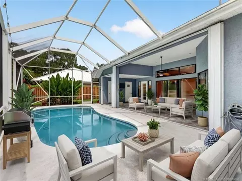 Exterior - 672 SE Pin Oak Ter, Stuart, FL 34997 photo 7 of 13