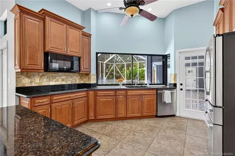 Kitchen - 672 SE Pin Oak Ter, Stuart, FL 34997 photo 3 of 7