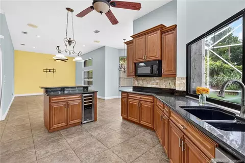 Kitchen - 672 SE Pin Oak Ter, Stuart, FL 34997 photo 5 of 7