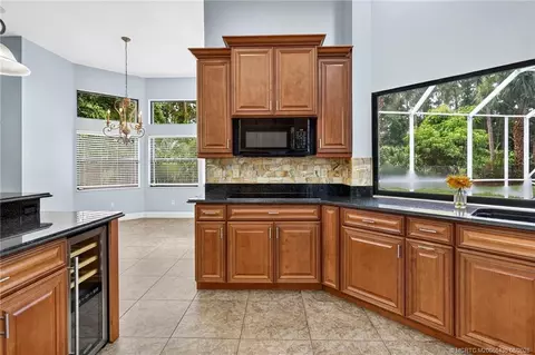 Kitchen - 672 SE Pin Oak Ter, Stuart, FL 34997 photo 6 of 7