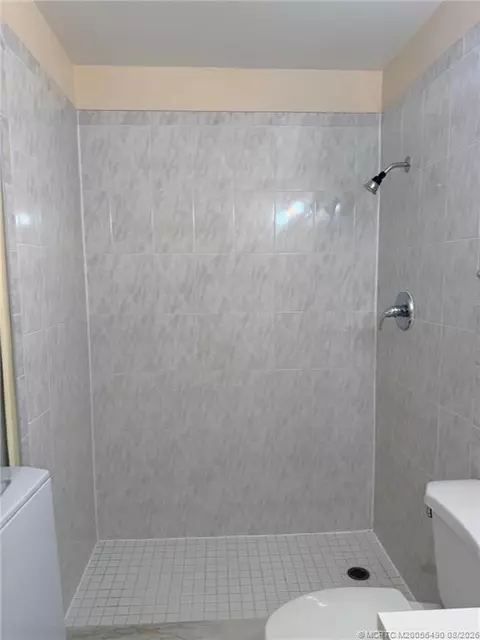 Bath - 800 NW Fork Rd #10-10, Stuart, FL 34994 photo 5 of 5