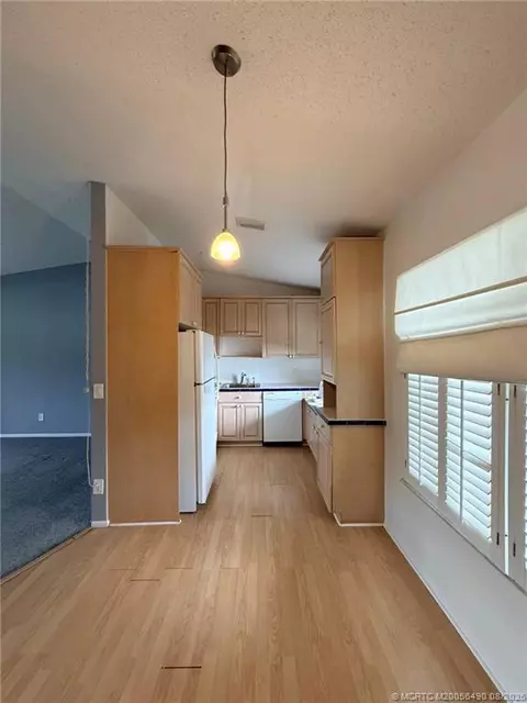 Kitchen - 800 NW Fork Rd #10-10, Stuart, FL 34994 photo 3 of 3