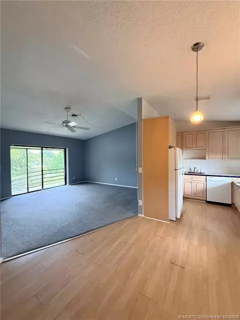 Living - 800 NW Fork Rd #10-10, Stuart, FL 34994 photo 2 of 5