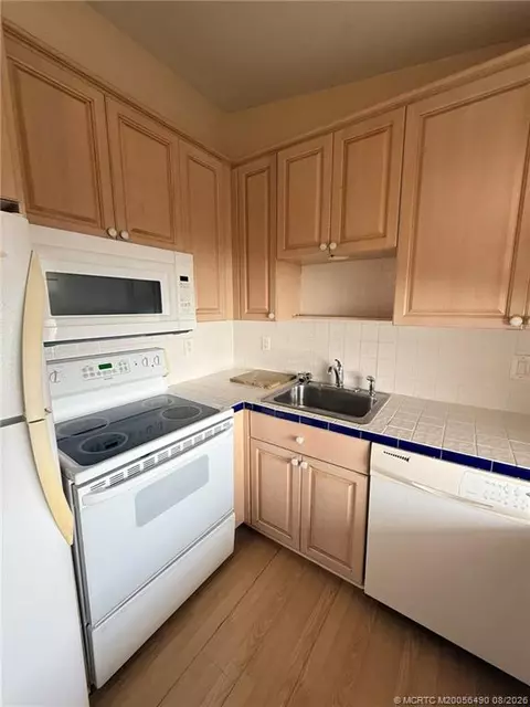 Kitchen - 800 NW Fork Rd #10-10, Stuart, FL 34994 photo 1 of 2