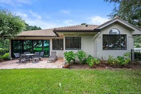 Exterior - 3378 SE Cambridge Dr, Stuart, FL 34997 photo 5 of 10