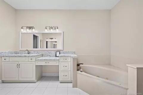 Bath - 3378 SE Cambridge Dr, Stuart, FL 34997 photo 3 of 5