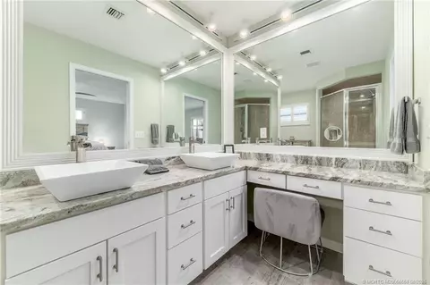 Bath - 4099 SE Centerboard Ln #4-B, Stuart, FL 34997 photo 2 of 4