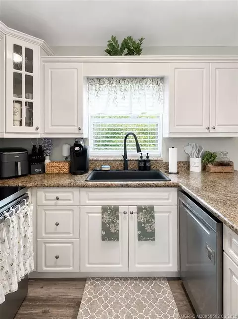 Kitchen - 4436 SE Beckett Ave, Stuart, FL 34997 photo 3 of 3