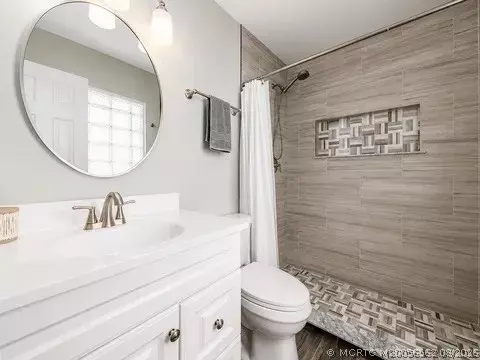 Bath - 4436 SE Beckett Ave, Stuart, FL 34997 photo 2 of 2