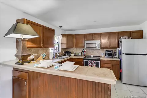 Kitchen - 5765 SE Rosemont Ave, Stuart, FL 34997 photo 4 of 6