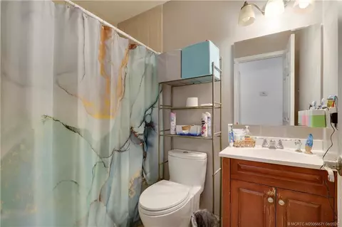 Bath - 5765 SE Rosemont Ave, Stuart, FL 34997 photo 2 of 2