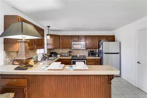 Kitchen - 5765 SE Rosemont Ave, Stuart, FL 34997 photo 5 of 6