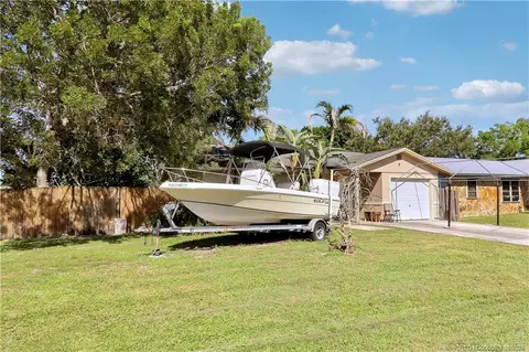 Exterior - 5765 SE Rosemont Ave, Stuart, FL 34997 photo 2 of 9