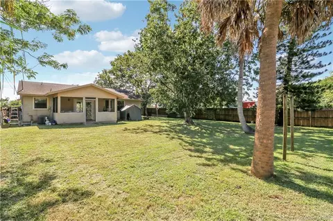 Exterior - 5765 SE Rosemont Ave, Stuart, FL 34997 photo 7 of 9