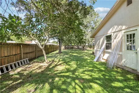 Exterior - 5765 SE Rosemont Ave, Stuart, FL 34997 photo 5 of 9