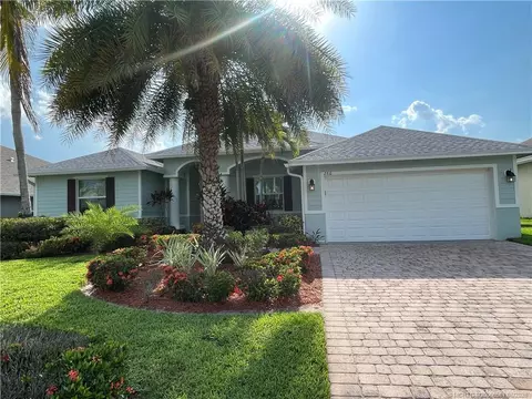 286 SW Vista Lake Dr, Port Saint Lucie, FL 34953
