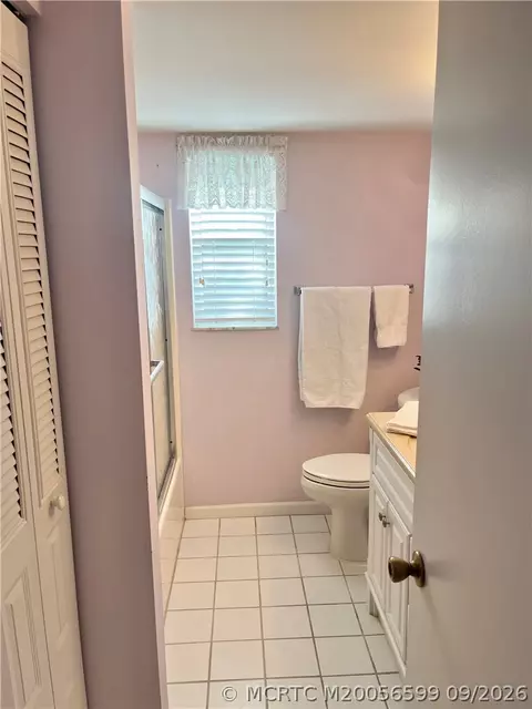 Bath - 911 SW South River Dr #107, Stuart, FL 34997 photo 4 of 4