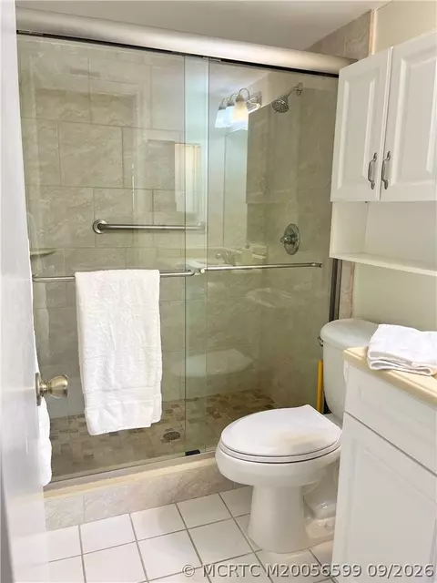 Bath - 911 SW South River Dr #107, Stuart, FL 34997 photo 1 of 4