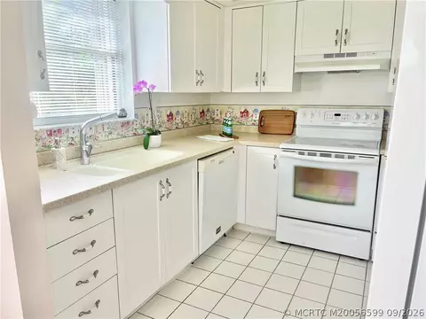 Kitchen - 911 SW South River Dr #107, Stuart, FL 34997 photo 1 of 1