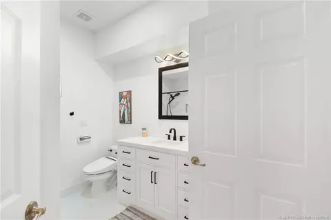 Bath - 2937 SE Kingsmill Pl, Stuart, FL 34997 photo 2 of 3