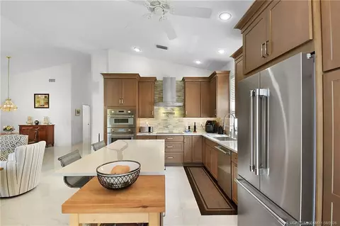 Kitchen - 2937 SE Kingsmill Pl, Stuart, FL 34997 photo 2 of 4